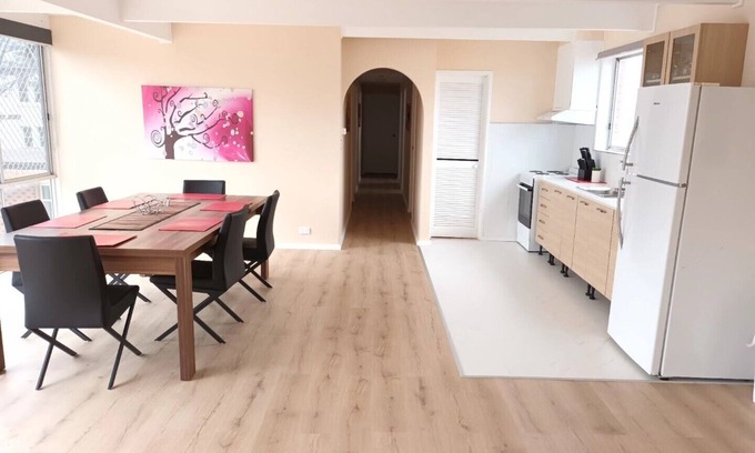 Finley Apartment | Spacious 4 Bedroom Unit in Finley - Ideal for Families