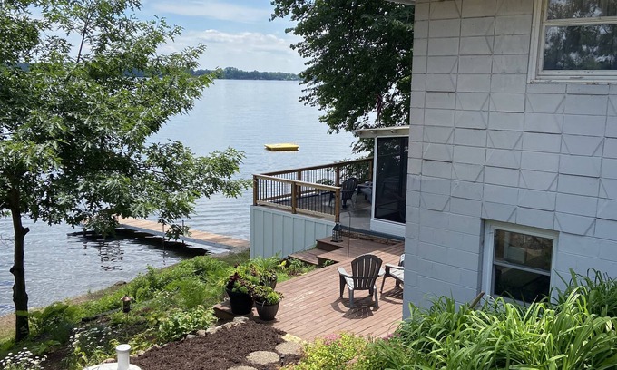 Balsam Lake House | Unforgettable Balsam Lake Getaway: Guest Rated 9.8/10