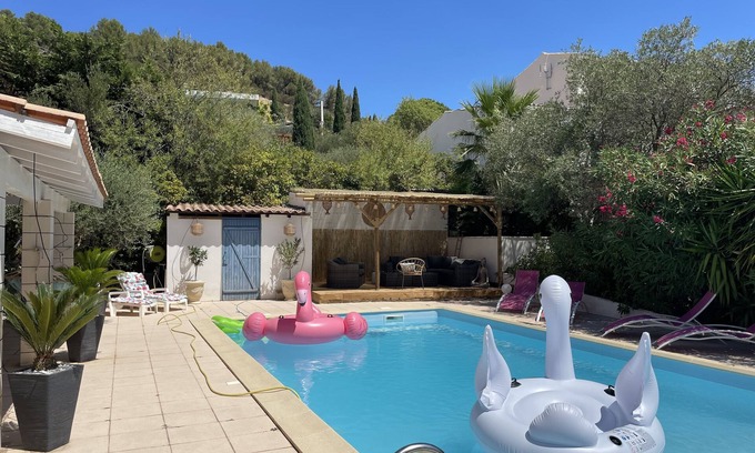 Nages-et-Solorgues Villa | Elegant Oceanfront Villa with 5 Bedrooms and Pool