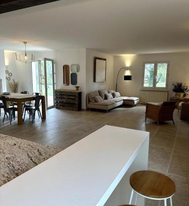 Cabrieres-d'Avignon Villa | 4 bedroom villa, private pool and garden