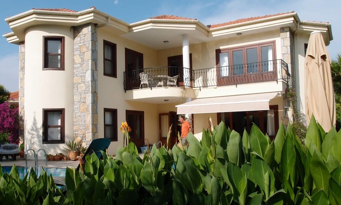 Dalyan City Center Villa | Discover a 4-Bedroom Villa with Private Pool near Dalyan