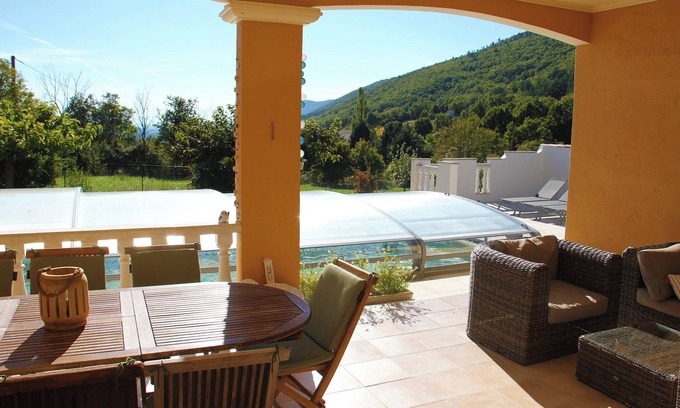Saumane House | Stunning 4-Bedroom Villa with Pool & Countryside Views