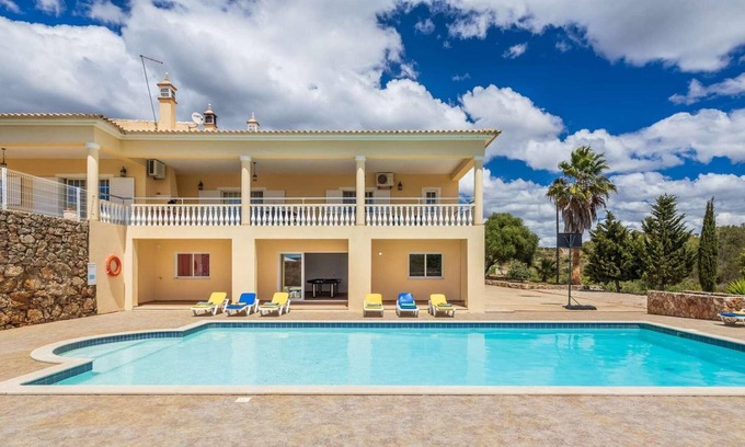Silves Villa | 4-bedroom villa with a big pool in countryside