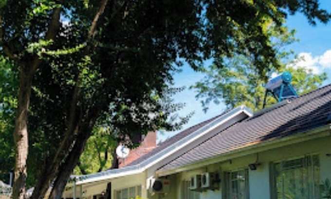 Bulawayo House | Ideal 4 Bedroom Villa with Solar Power and Breakfast