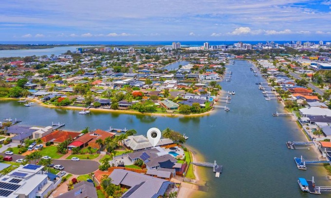 Maroochydore House | Beautiful 4-Bedroom Retreat with Pool & Waterfront Access