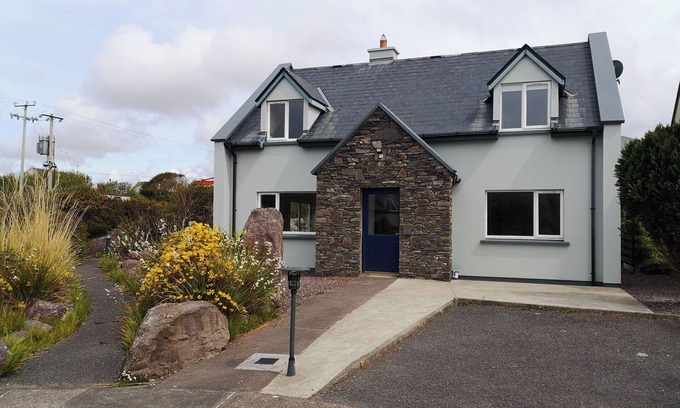 Waterville House | Beachside 4-Bedroom Home in Waterville for Family Fun