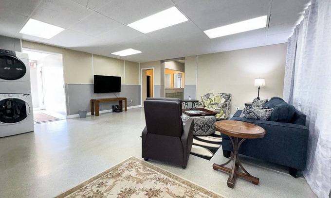 Anchor Bay Harbor Apartment | Spacious Ground Floor Retreat with Hot Tub & Boat Access