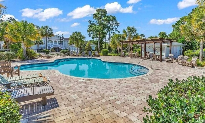Pawleys Island Condo | Pet-Friendly Retreat with Ocean Views in Pawleys Island