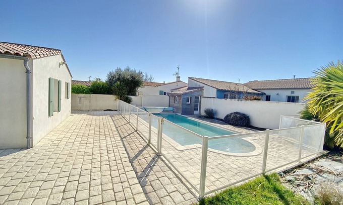 Sainte-Marie-de-Re Apartment | Top-Rated MORANDE Holiday Home with Private Pool & Spa