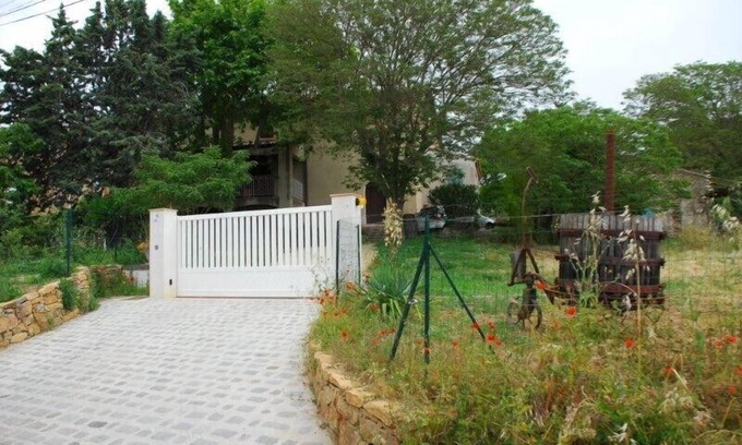 Evenos Cottage | Spacious Family Cottage with Ocean View & Pool Amenities