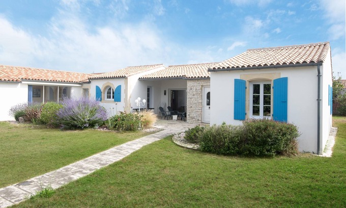 Sainte-Marie-de-Re House | Experience COQUELICOT Villa: Family-Friendly & Modern Amenities