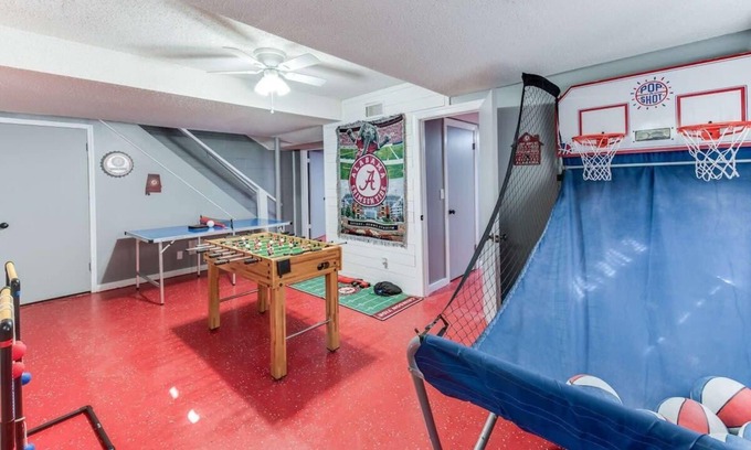 Northport House | Spacious Crimson House with Games and Large Deck Retreat