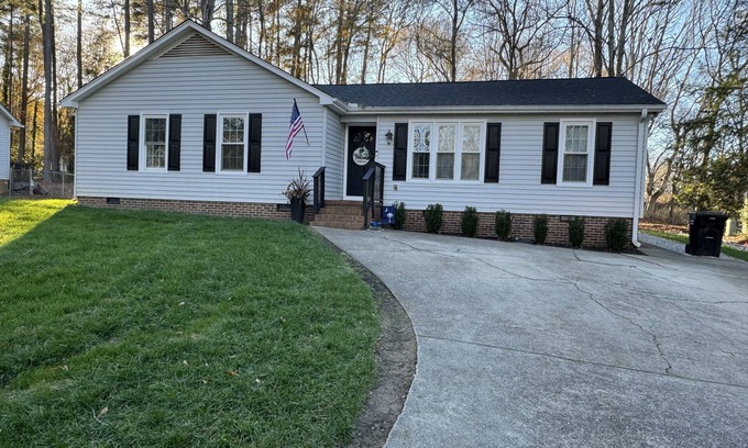 Simpsonville House | Family-Oriented Escape in Simpsonville with Fire Pit