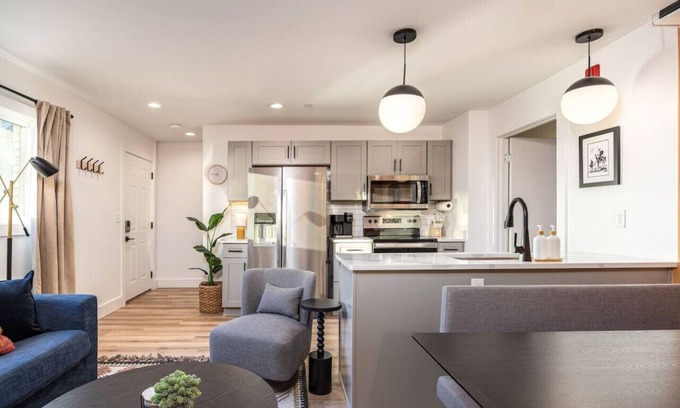 Hillsboro Village Apartment | Family-Friendly 3 Bedroom Condo with Patio & Parking