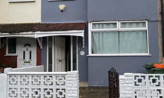 Custom House House | 4 Beds, Sleeps 15, near Lcy Airport & ExCel London