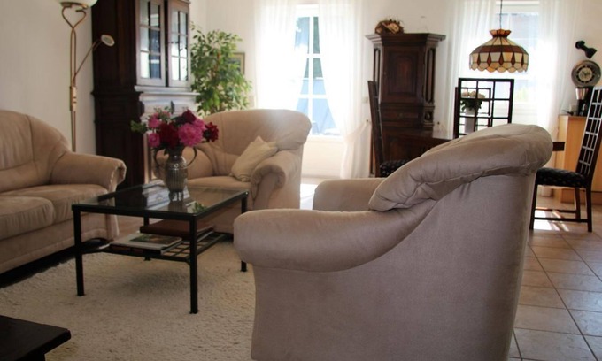 Pronsfeld Apartment | Charming 4-Bettwohnung at Country House Im Mühlengrund