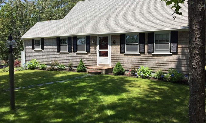South Harwich House | Scenic Skinequit Pond Access Near Red River Beach