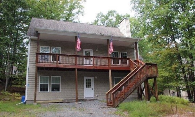 Lackawaxen House | Perfect Family Retreat with Pool & Spa in Masthope