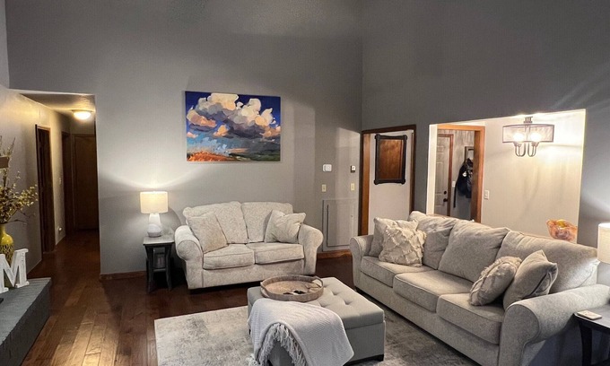 Emporia House | Ideal Family Retreat with 4 Bedrooms in Quiet Cul-de-sac