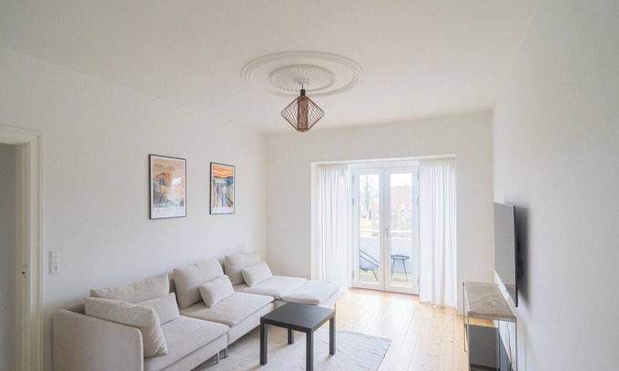 Hellerup Apartment | Inviting 2-Bed Hotel in Hellerup with Balcony & Kitchen