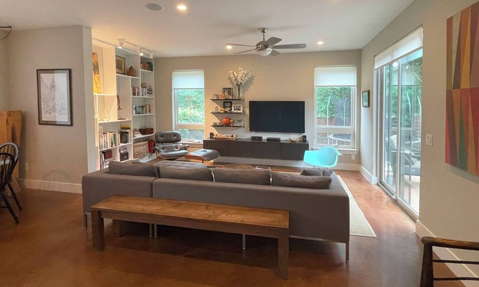 Tarrytown House | Spacious 4 BR Home in West Austin Near Parks and Amenities