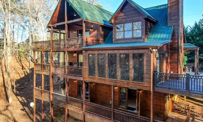 Ellijay Cabin | All Decked Out Too: 4 BR + Loft with Game Room & Hot Tub