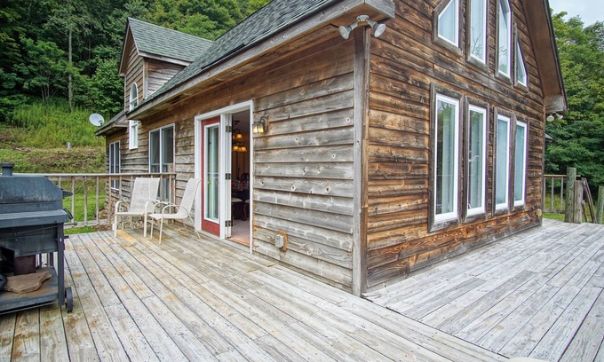 Snowshoe House | Family-Friendly Retreat at Whitetail Lodge - Rated 9.4/10