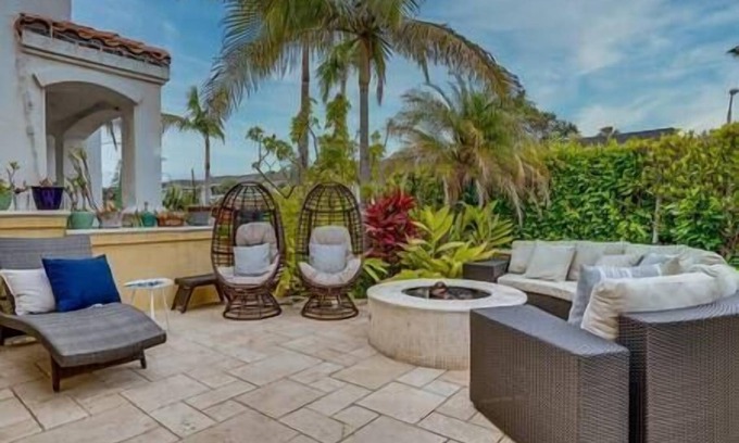 Huntington Beach House | Exclusive Beach House with Rooftop Deck & Family Amenities