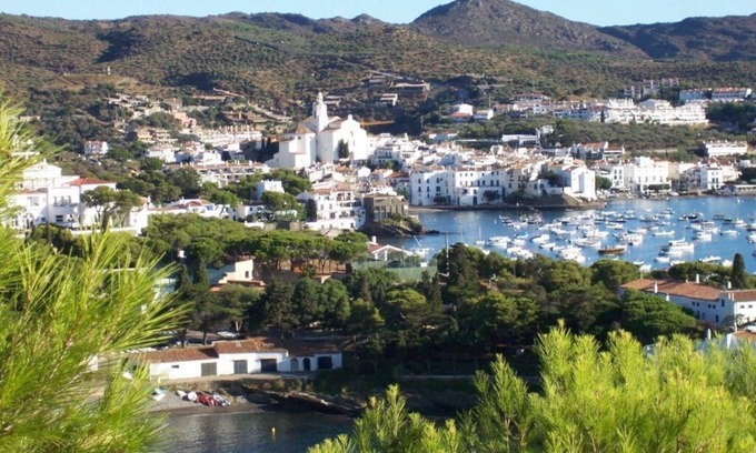 Cadaques House | Elegant 4-BR Villa with Ocean Views & Private Pool in Cadaques