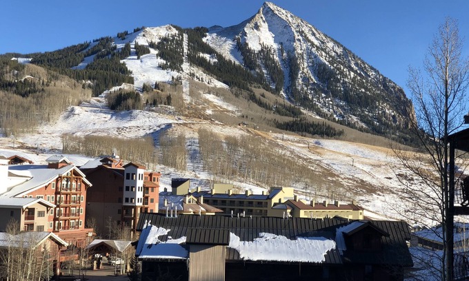Crested Butte Condo | Mountain Side Condo with Heated Pool & Hot Tub - Sleeps 9