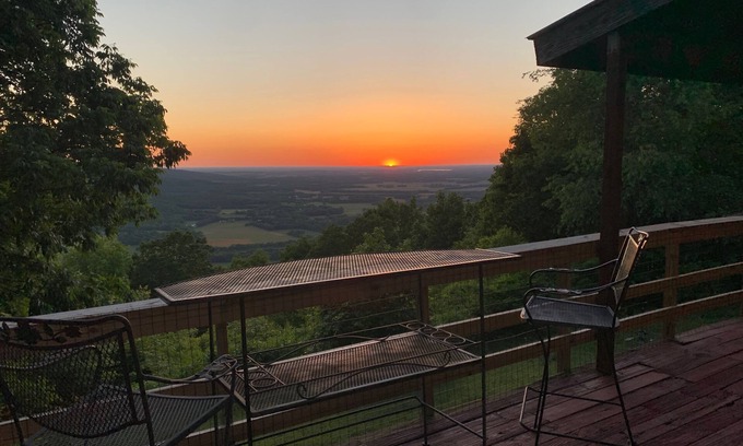 Saint Andrews House | Inviting 4-BR Home with Breathtaking Bluff Views