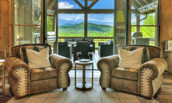 Mineral Bluff Cabin | Unforgettable Cloud Camp Lodge: Nature Trails & Hot Tub
