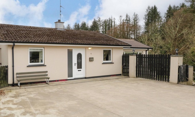 Belleek House | Family-Friendly 4 Carlton Cottages with Hot Tub in Enniskillen