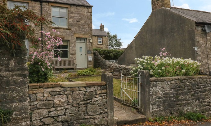 Peak District Cottage | Family-Friendly 4 Cherry Tree Cottages with Open Fire