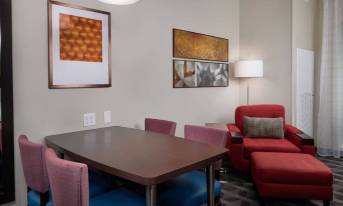 Lake Worth Hotel | 4 Comfortable Suites Near Texas Motor Speedway for Race Enthusiasts