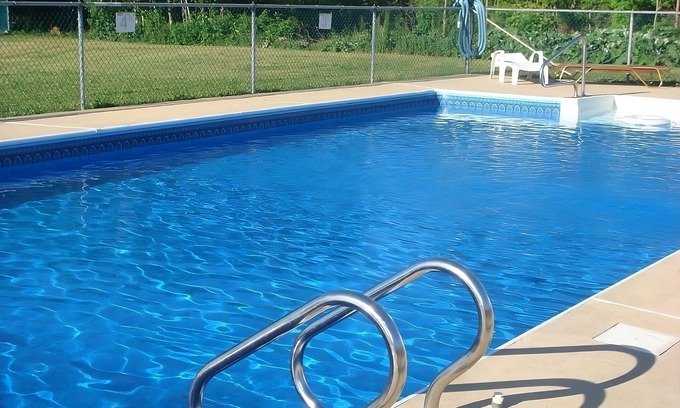 Campbelltown Hotel | Cozy Units Near Hershey Theatre with Free Breakfast & Parking