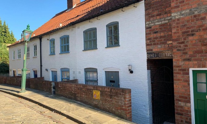 Lincoln House | Discover 4 Danes Cottages - Ideal Location, Guest Rated 9.9