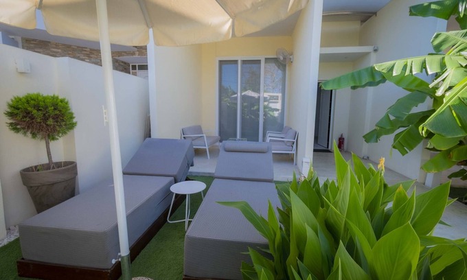 Nea Moudania Apartment | 4 Elements Earth Luxury Suites