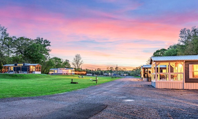Guntersville Apartment | Pet-Friendly Heron Haus with Firepit Near Lake Guntersville