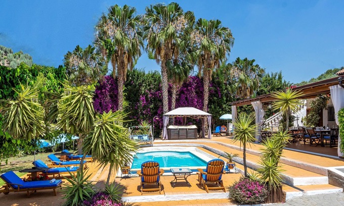 Canillas de Aceituno Villa | Discover 5 Holiday Homes with Pool & Jacuzzi Near Nature