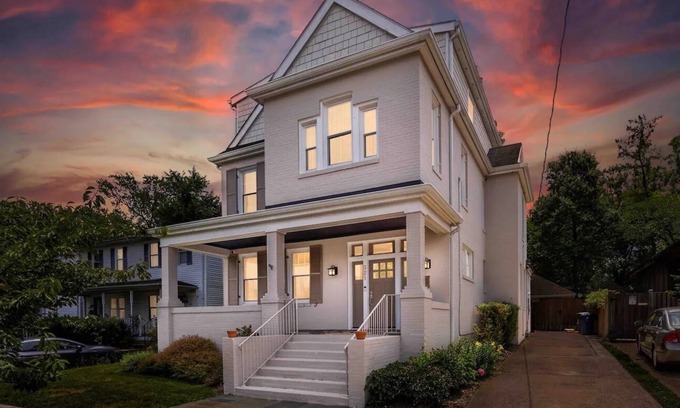 Del Ray House | Elegant Suite with 4 King Beds & Premium Amenities