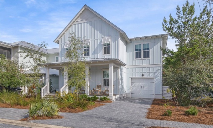 Lakeside at Blue Mountain Beach House | Exceptional Seaglass Retreat: 4 King En-suites & More