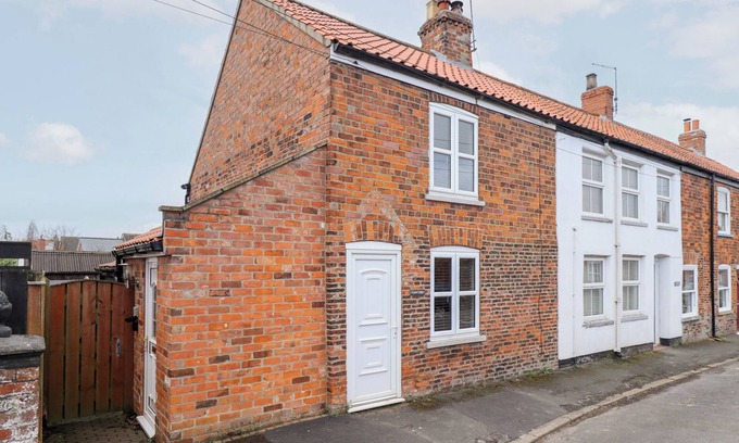 Withernwick Cottage | Inviting Lynton Cottages: Pet-Friendly Retreat in Aldbrough