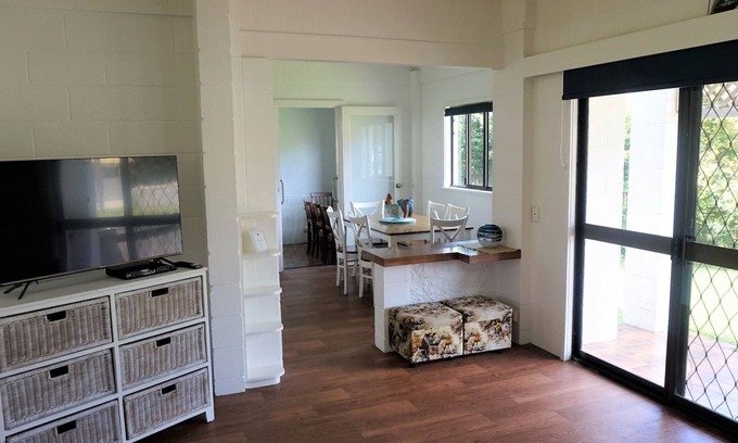 Tin Can Bay House | Comfortable Retreat at 4 Mallett Street - Tin Can Bay