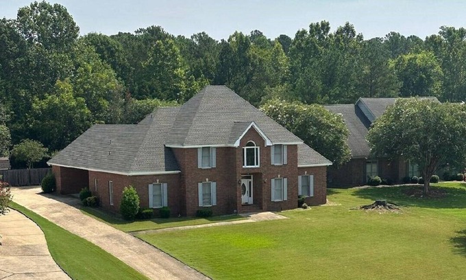 Gunter Afs House | Spacious 4-Bedroom Retreat for Families & Business Travelers