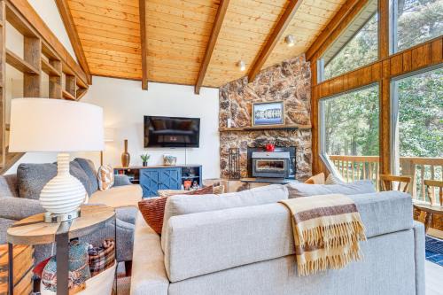 Angel Fire House | 4 Mi to Angel Fire Resort Retreat with Hot Tub