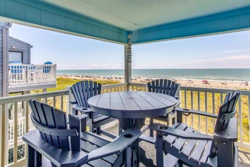 Ocean Drive Apartment | North Myrtle Beach Retreat with Oceanfront and Pool Access