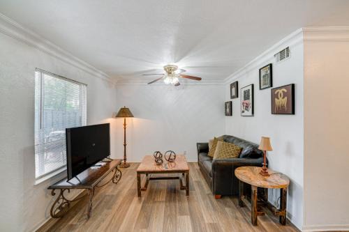 Knox - Henderson Apartment | Cozy Condo with Pool Access Near Downtown Dallas