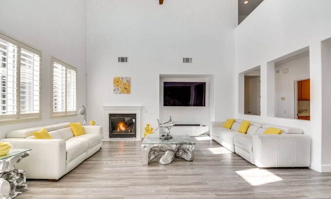 Merced House | Stylish Merced Home - Near Downtown with Great Amenities!