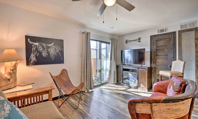Fort Worth Apartment | Rustic Fort Worth Retreat - 4 Miles to Vibrant Downtown!